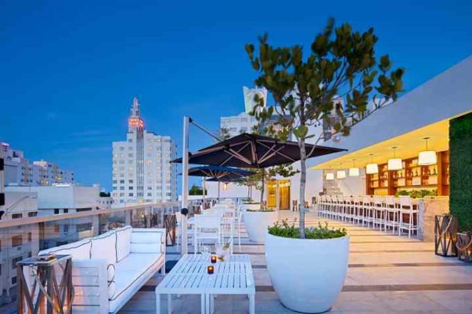 Patio en la azotea en The Gale South Beach Hotel.