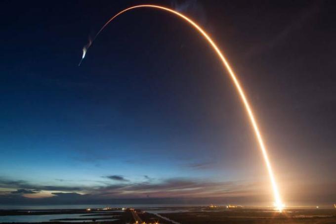 SpaceX falcon 9-ის გაშვება