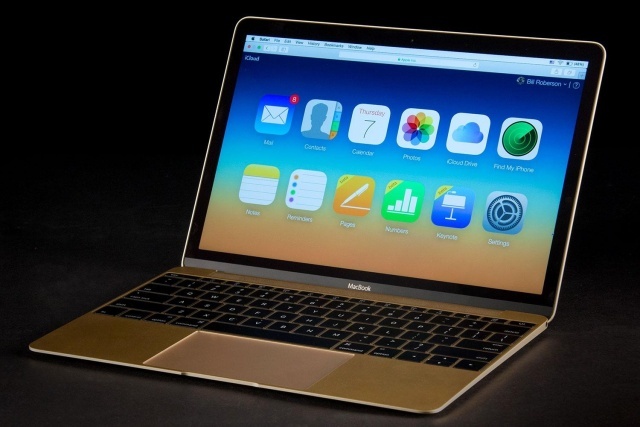 Apple MacBook Gold 2015 の正面角度