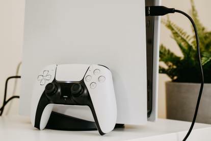 PlayStation 5 con un controller.