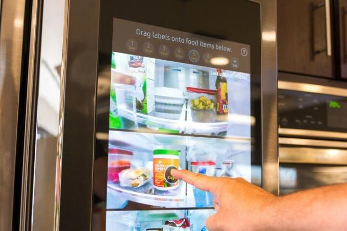 Das Smart Home wird auf der CES 2017 vernetzt: Samsung Family Hub Kühlschrank 001
