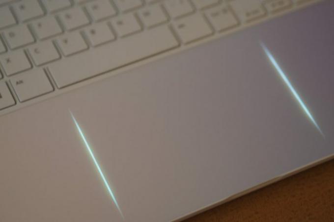 LG Gram Style bovenaanzicht met touchpad-LED's.