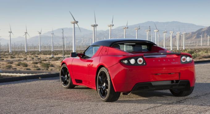 Tesla Roadster rød trekvart bak