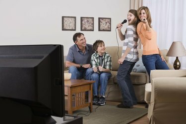 Videojátékokkal játszó család