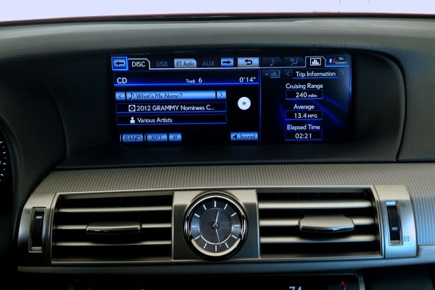 2013 Lexus LS 460 F Sport dash musik
