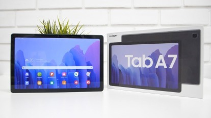 Ekran główny tabletu Samsung Galaxy Tab A7 z białym tłem ekranu głównego