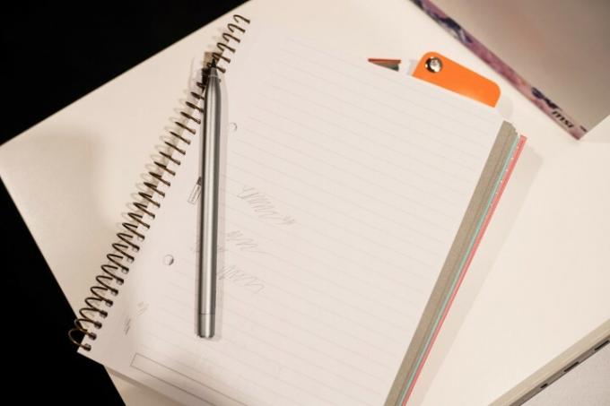 A MSI Pen 2 em um notebook.