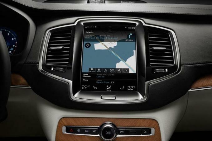 Volvo XC90 First Drive 141 2016 года выпуска с сенсорным дисплеем