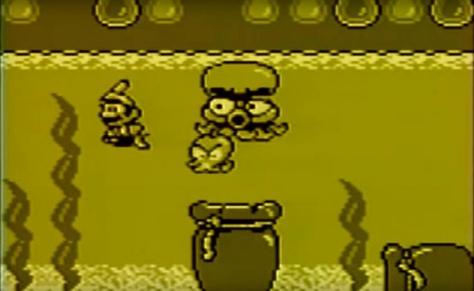 Mario schwimmt in Super Mario Land 2.