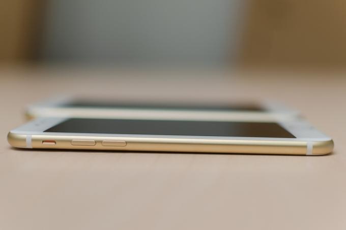 Kontra Apple iPhone 7 iPhone 7 Plus: widok z boku