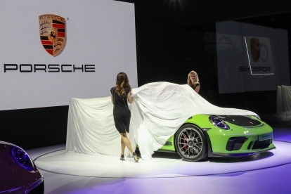 2019-Porsche-911-GT3-RS-Weissach-ny-auto-show-bemutatkozás