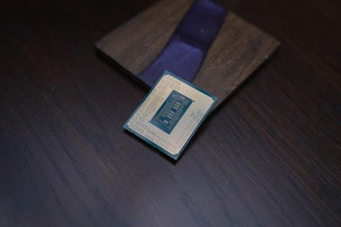 Pin pada Intel Core i9-12900K.
