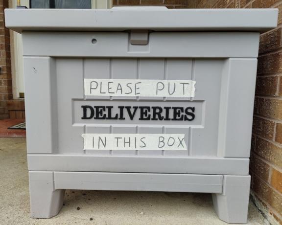 Ini adalah modifikasi terakhir yang saya lakukan pada kotak Yale Smart Delivery.