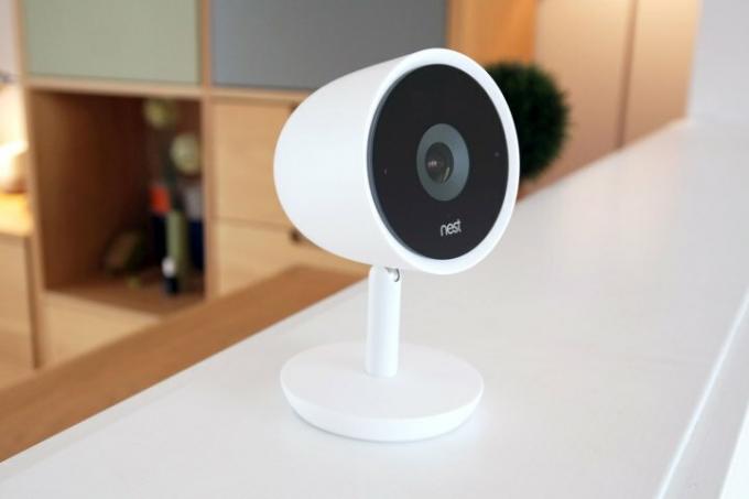Το Nest Cam IQ σε ένα σπίτι.