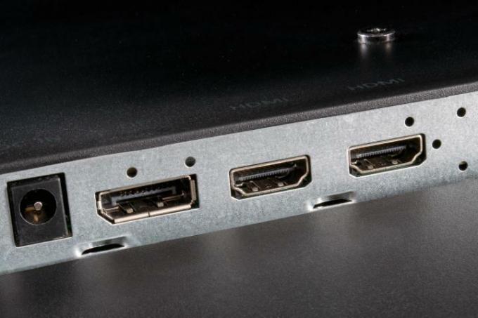 O vedere de aproape a porturilor HDMI ale unui Acer TA272HUL. 