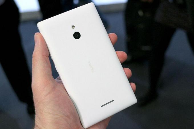 Nokia X Series branco com parte traseira completa