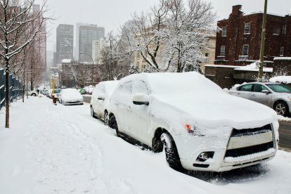 ja jūs vētras laikā būtu iestrēdzis iekšā, Džonss varētu būt paņēmis kādu ļaunprogrammatūru sniegot pilsētā apledojušas automašīnas putenis ziemas sniegs sn