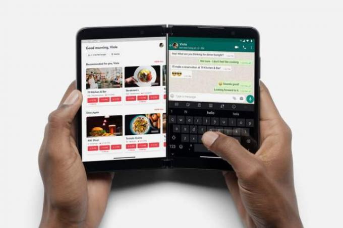 Surface Duo 2, åpen for å vise sine to skjermer.