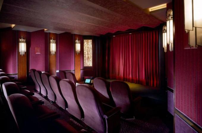 إعادة إنشاء قصور السينما الفخمة بالأمس في المنزل مع مسارح Tech TK اليوم في جولد كوست