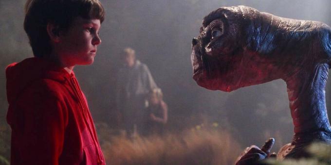 Elliot staart naar E.T. in E.T.