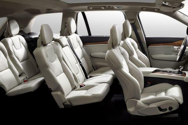 2016-Volvo-XC90-108-Visão geral do interior