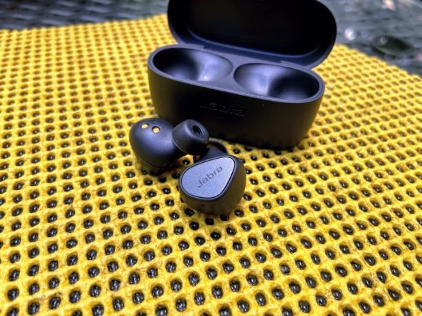 Jabra Elite 3 igazi vezeték nélküli fülhallgató.