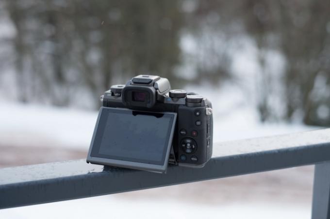 Recenze Canon EOS M5