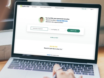Lo strumento di ricerca di lavoro ZipRecruiter utilizzato su un laptop.