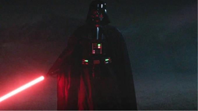 Darth Vader encendiendo su sable láser en Obi-Wan Kenobi.