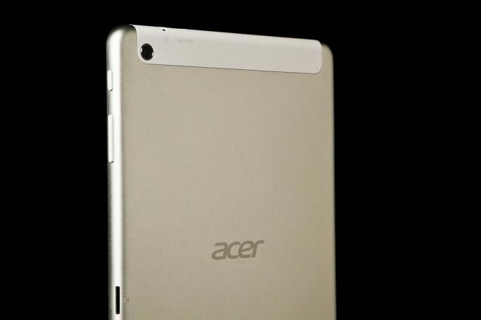 Acer Iconia A1-830 tył lewy kątowy