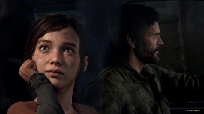 Ellie in Joel vozita.