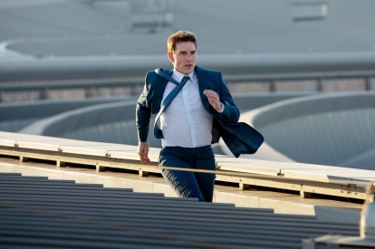 トム・クルーズは、『ミッション: インポッシブル/推測航法 パート1』で屋上を走ります。