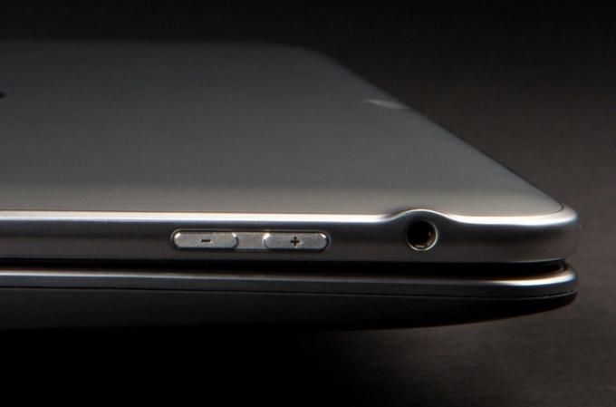 Dell XPS 10 검토 태블릿 볼륨 로커 오디오 잭