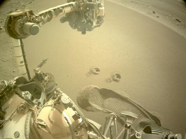 Nasin rover Perseverance Mars je ujel dva vzorca regolita.