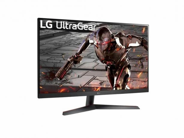 Monitor LG UltraGear QHD da 32 pollici su sfondo bianco