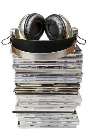 Zbirka slušalica i CD-a