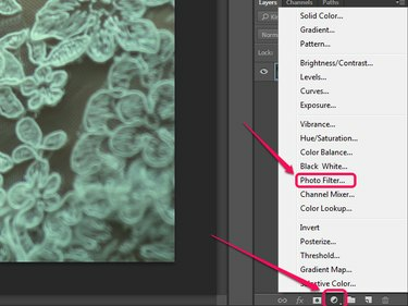 Menu Nowa warstwa wypełnienia lub dopasowania w panelu Warstwy programu Photoshop.