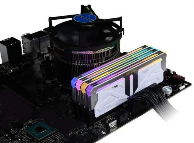 Anakarttaki Zadak DDR5 bellek modülleri.