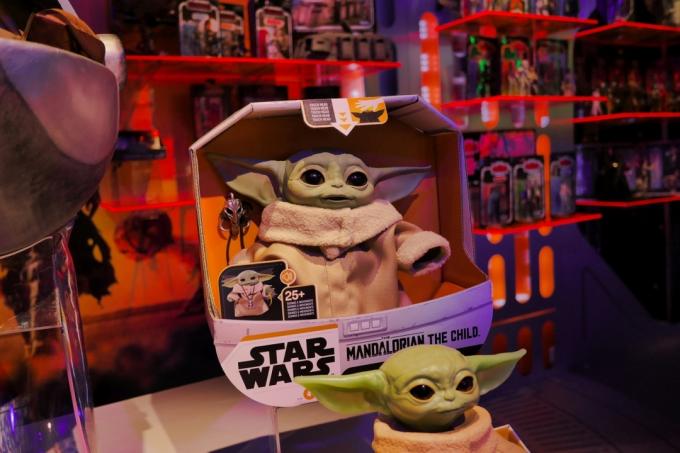 Hasbro Baby Yoda Mandalorian в коробці