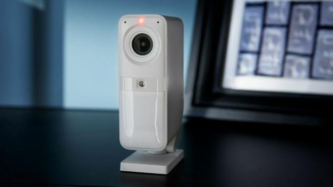A câmera interna de alarme inteligente SimpliSafe.