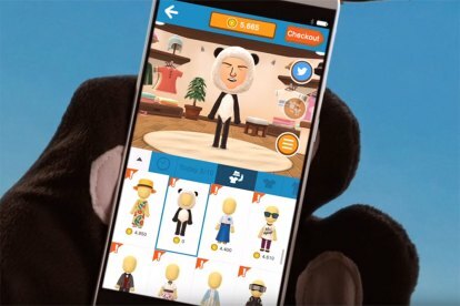 Uporabnik obleče svoj lik v Miitomo.