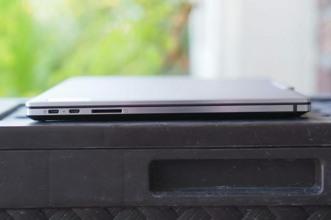 Lenovo ThinkPad Z16 のポートを示す左側面図。