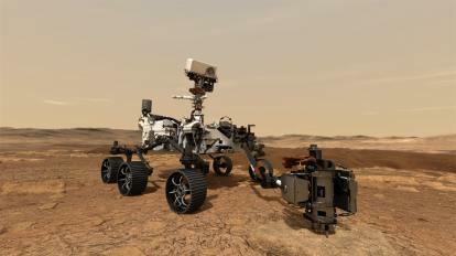 이 그림에서 NASA의 Mars 2020 로버는 드릴을 사용하여 화성의 암석 샘플을 코어로 만듭니다.