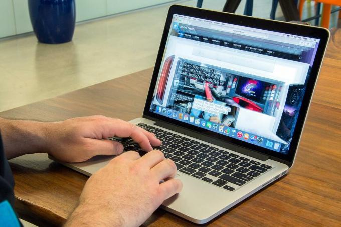 Beberapa model MacBook Pro 2015 menggunakan keyboard kupu-kupu.