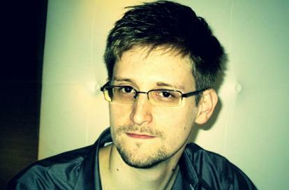 edward snowden har endelig blitt med på twitter pose