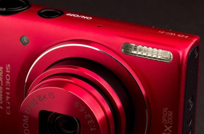 Canon Powershot ELPH 130IS zoomobjektiv og flash makro