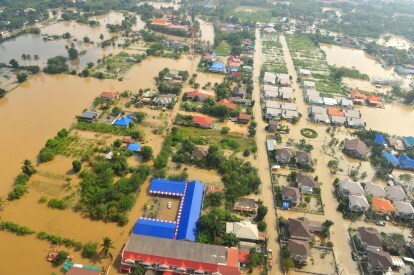 थाईलैंड में चुंबकीय उत्तोलन वाले घर बाढ़