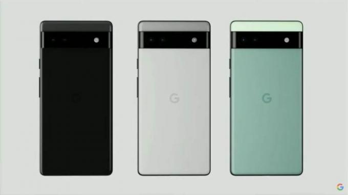 Três Pixel 6As alinhados, um preto, um branco e um verde.