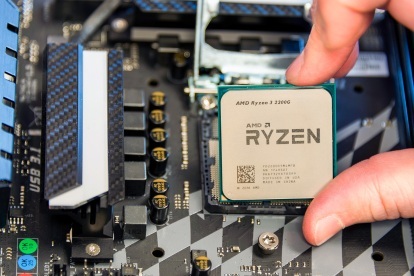 AMD Ryzen 5 2400G & Ryzen 3 2200G レビューフィンガーマザーボード