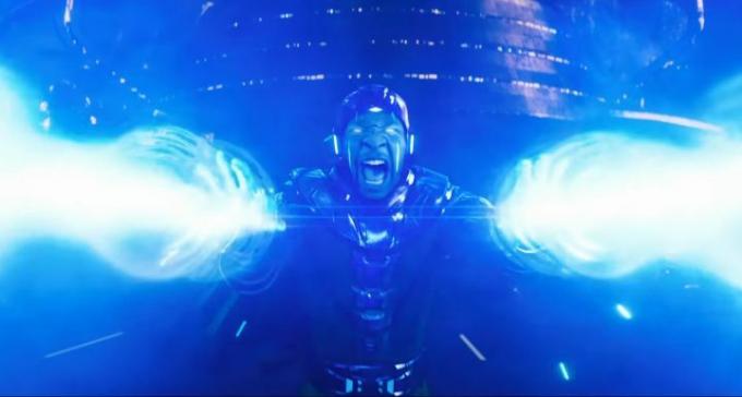 Kang Valloittaja ampuu energiasäteitä elokuvassa Ant-Man and the Wasp: Quantumania.